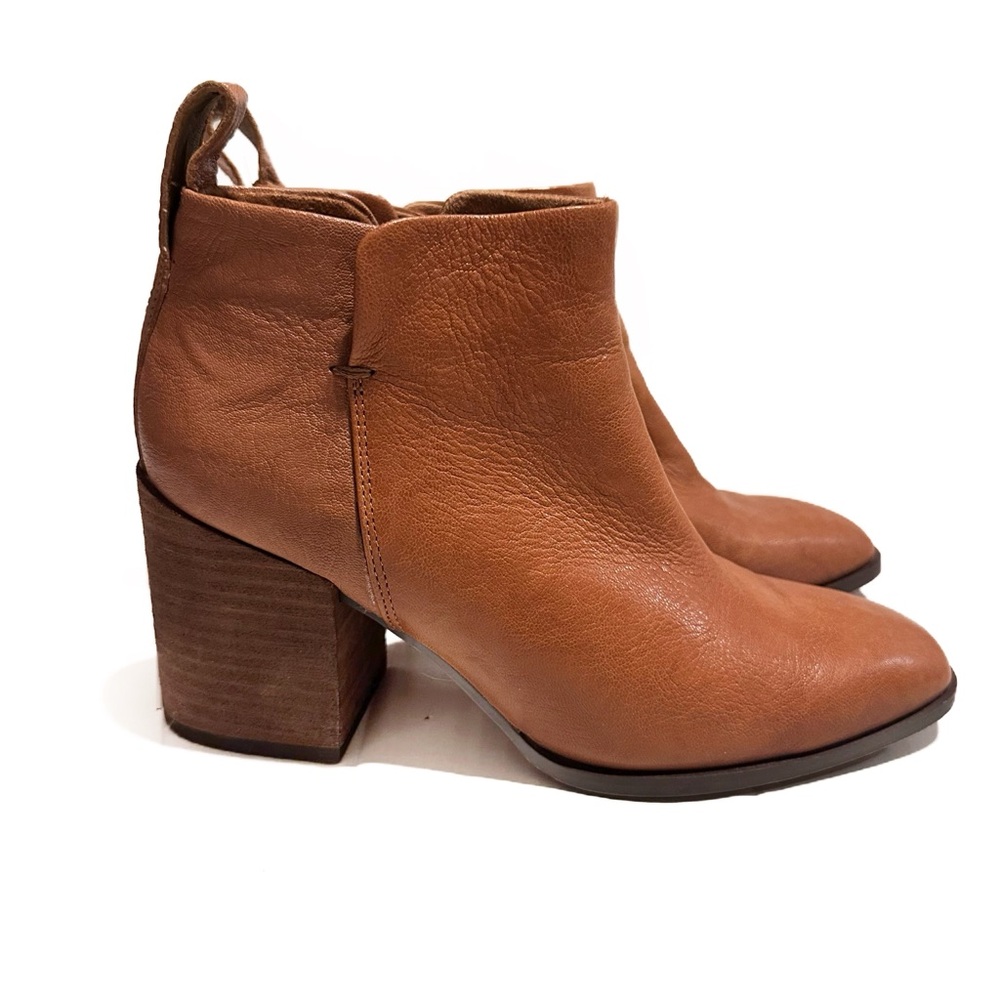 Vionic Lyssa Leather Heeled Ankle Boots